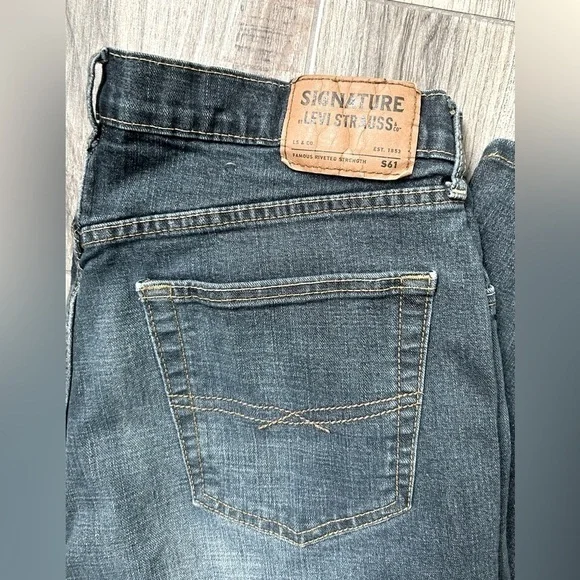 Signature By Levi Strauss S61 Relaxed Fit Jeans - Picture 3 of 6